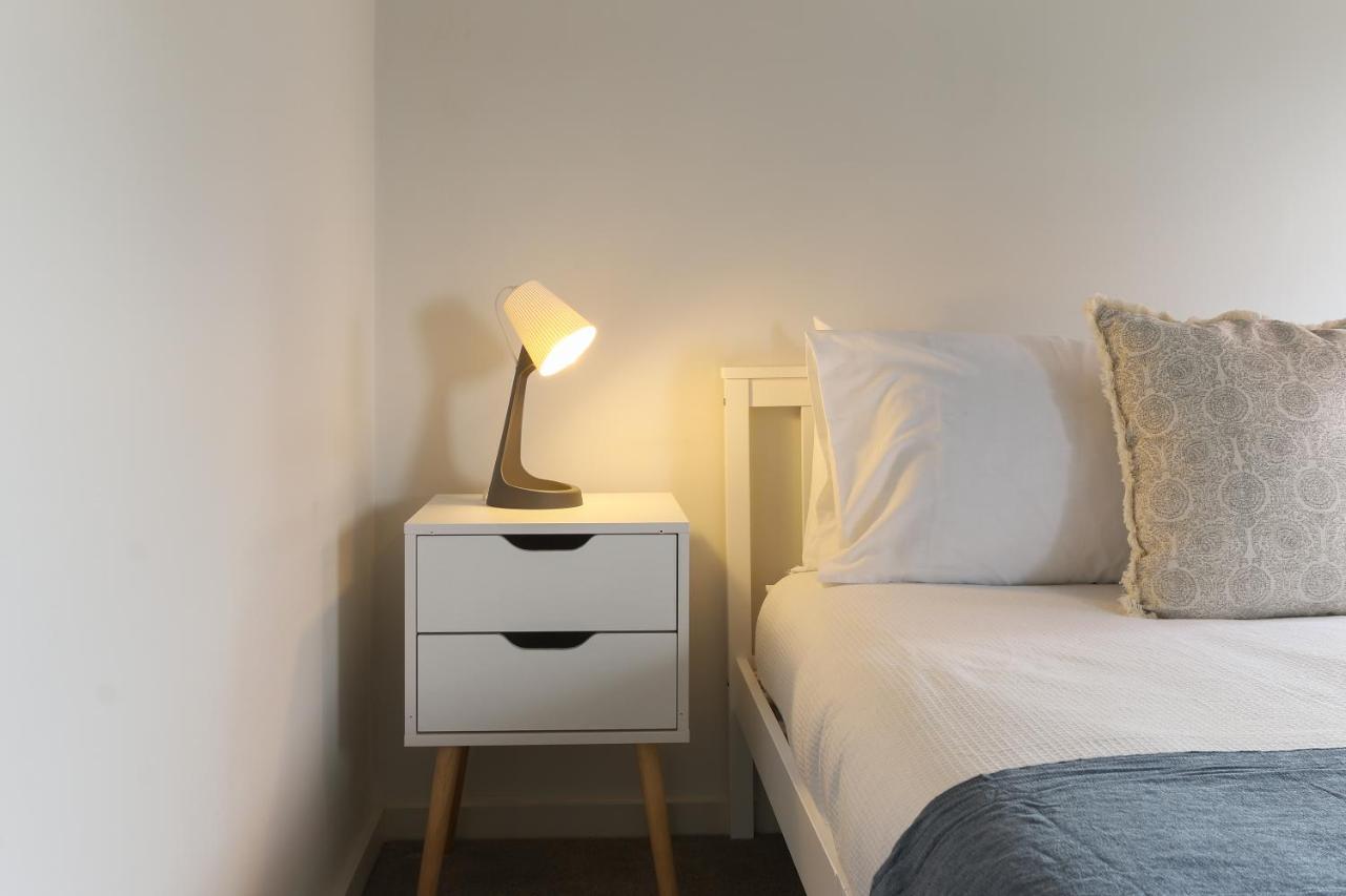 Modern 2-Bed Apartment, Free Parking, City Centre, Netflix & Pet Friendly - Hosted By Stay Host Save Sheffield Exterior photo