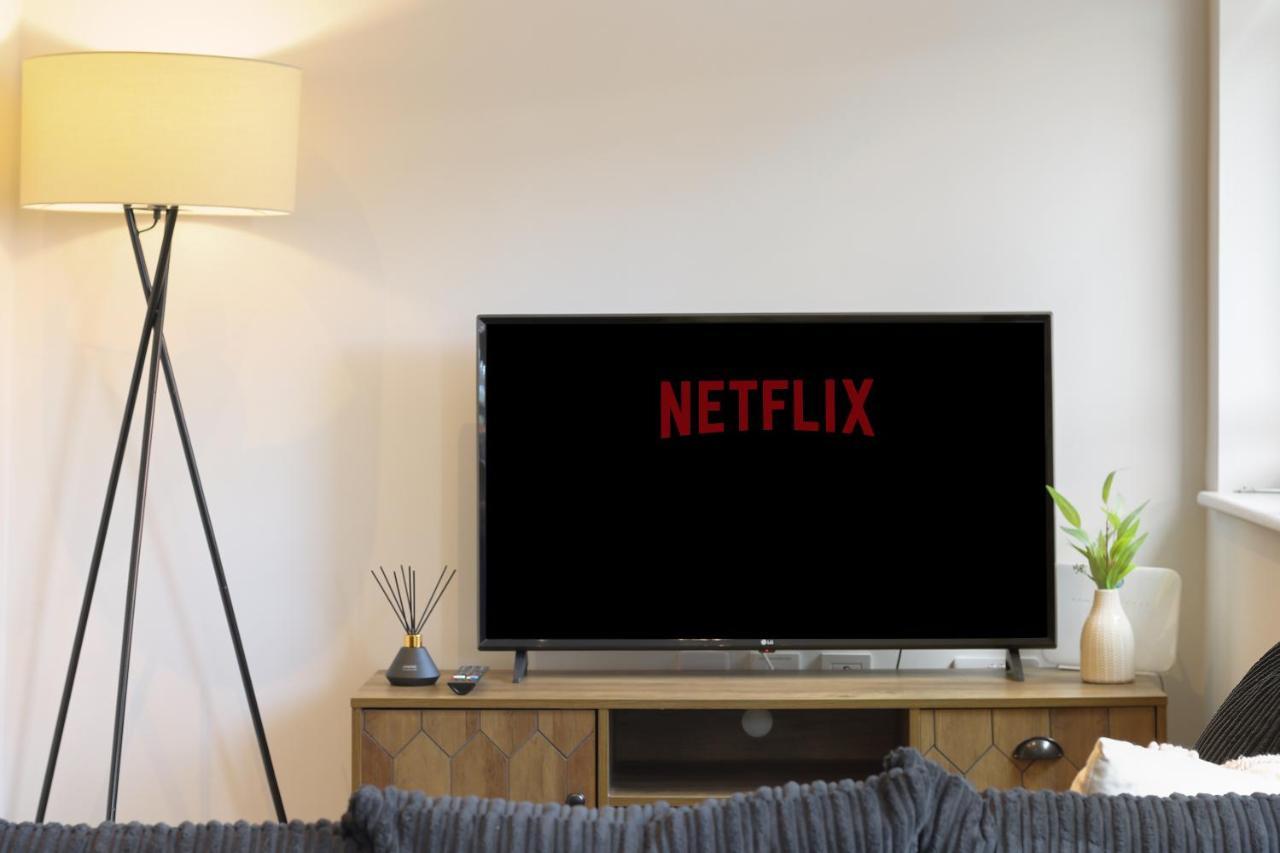 Modern 2-Bed Apartment, Free Parking, City Centre, Netflix & Pet Friendly - Hosted By Stay Host Save Sheffield Exterior photo