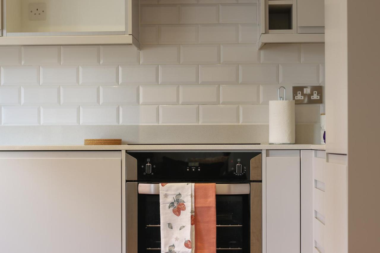 Modern 2-Bed Apartment, Free Parking, City Centre, Netflix & Pet Friendly - Hosted By Stay Host Save Sheffield Exterior photo
