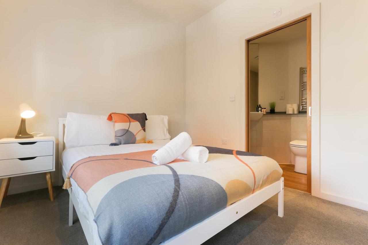 Modern 2-Bed Apartment, Free Parking, City Centre, Netflix & Pet Friendly - Hosted By Stay Host Save Sheffield Exterior photo