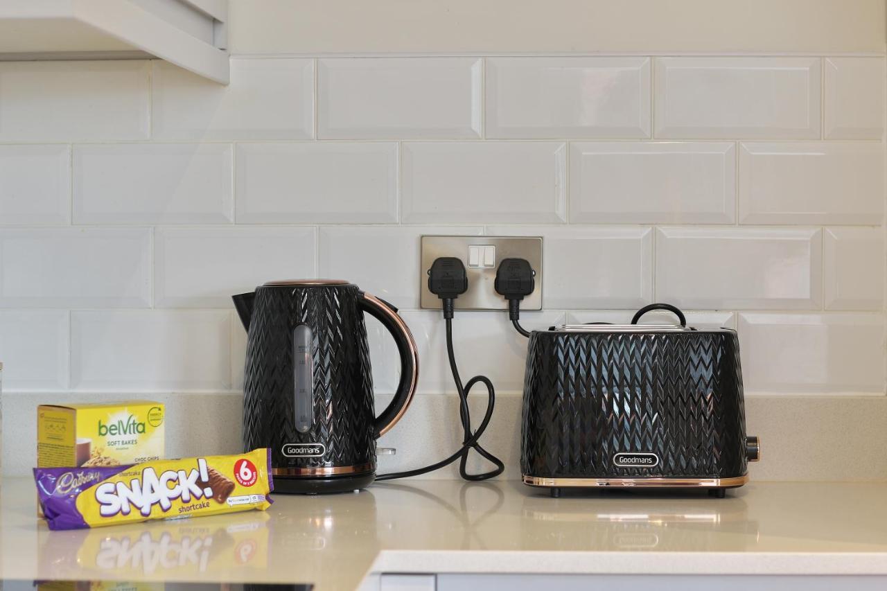 Modern 2-Bed Apartment, Free Parking, City Centre, Netflix & Pet Friendly - Hosted By Stay Host Save Sheffield Exterior photo